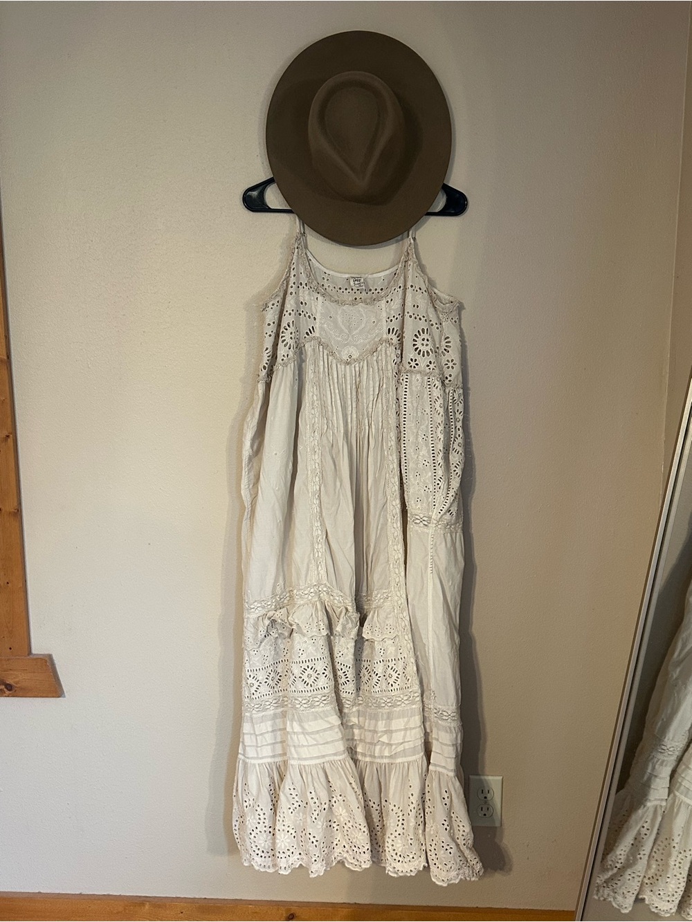 Magnolia Pearl eyelet esti dress
